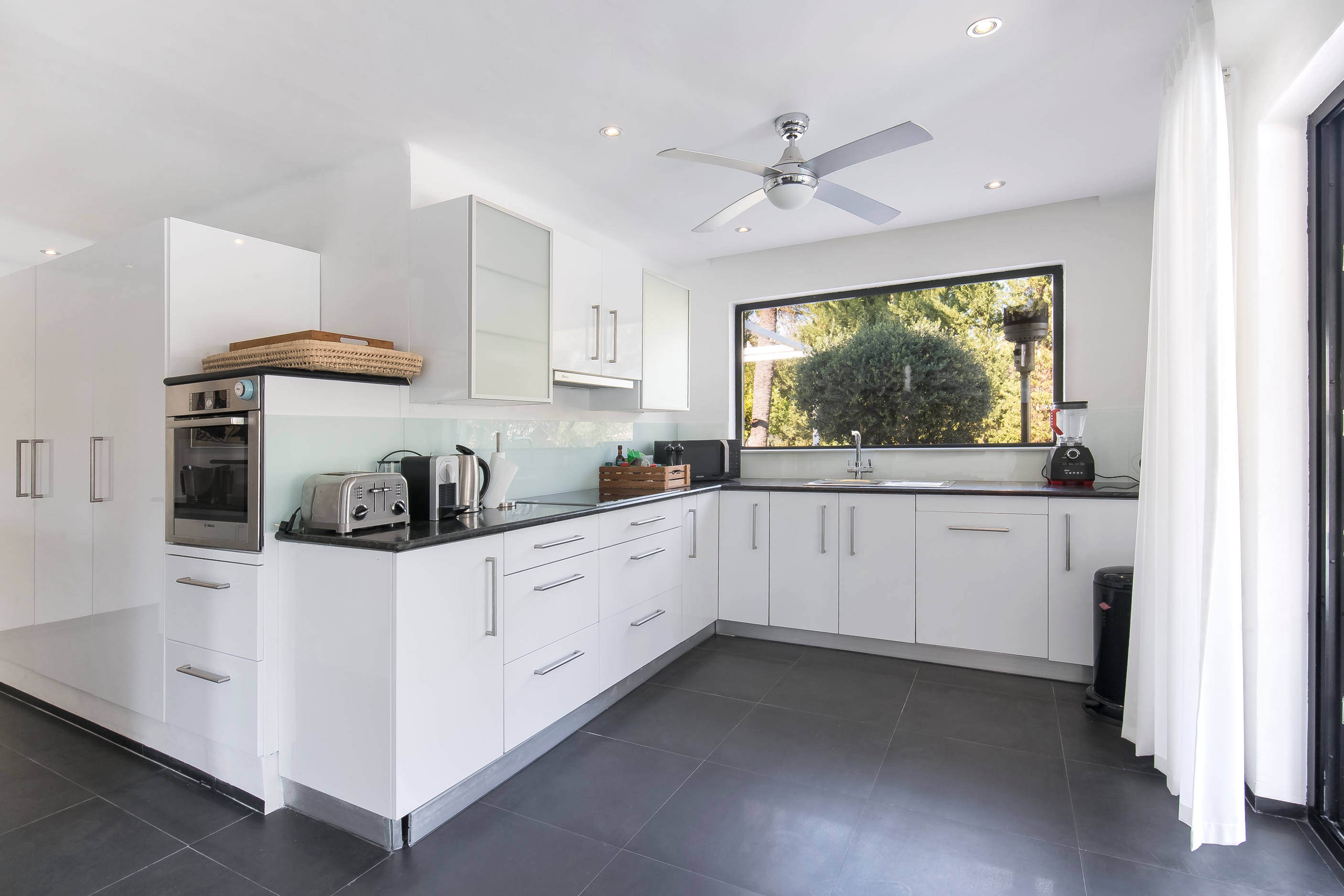 Casa de 5 Dormitorios y 6 Baños en venta en Nueva Andalucía, Marbella