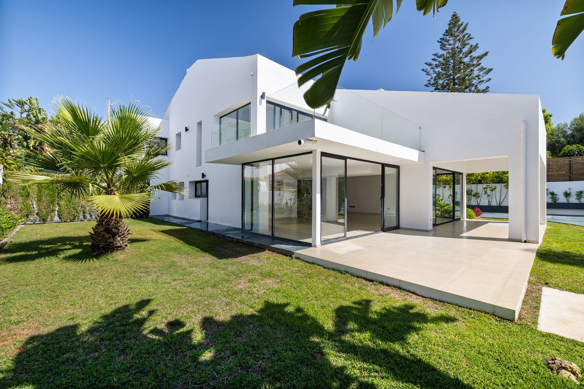 Casa de 4 Dormitorios y 4 Baños en venta en San Pedro de Alcántara
