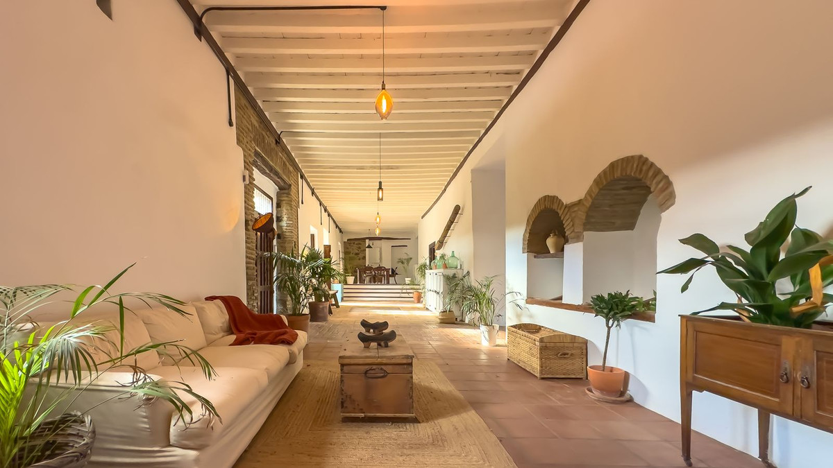 Finca de 8 Dormitorios y 8 Baños en venta en Málaga