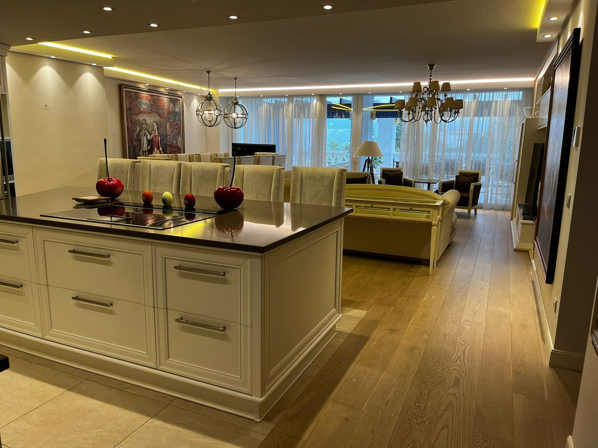 Piso de 5 Dormitorios y 4 Baños en venta en Puerto Banús