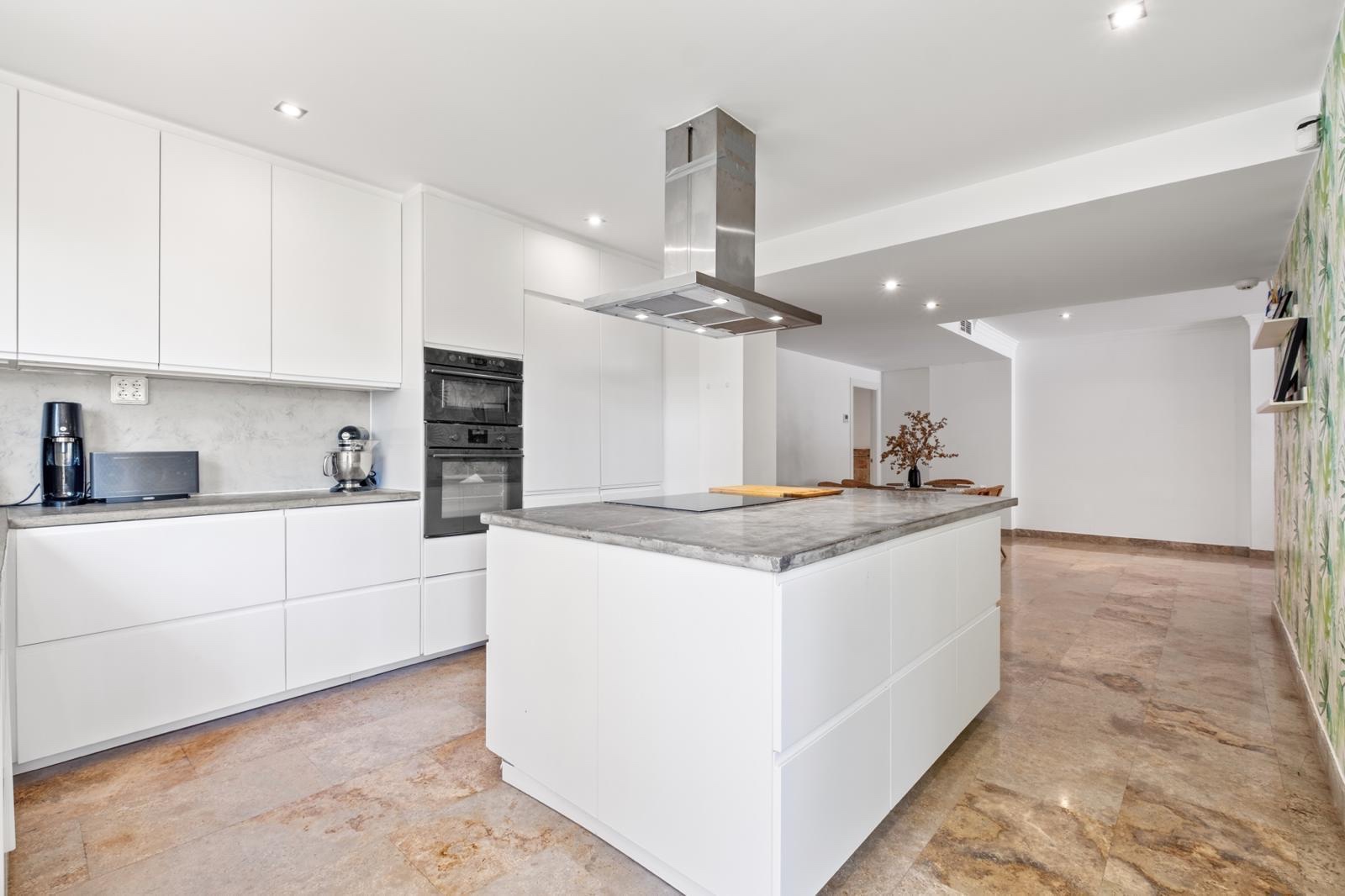 Piso de 3 Dormitorios y 3 Baños en venta en Milla de Oro, Marbella