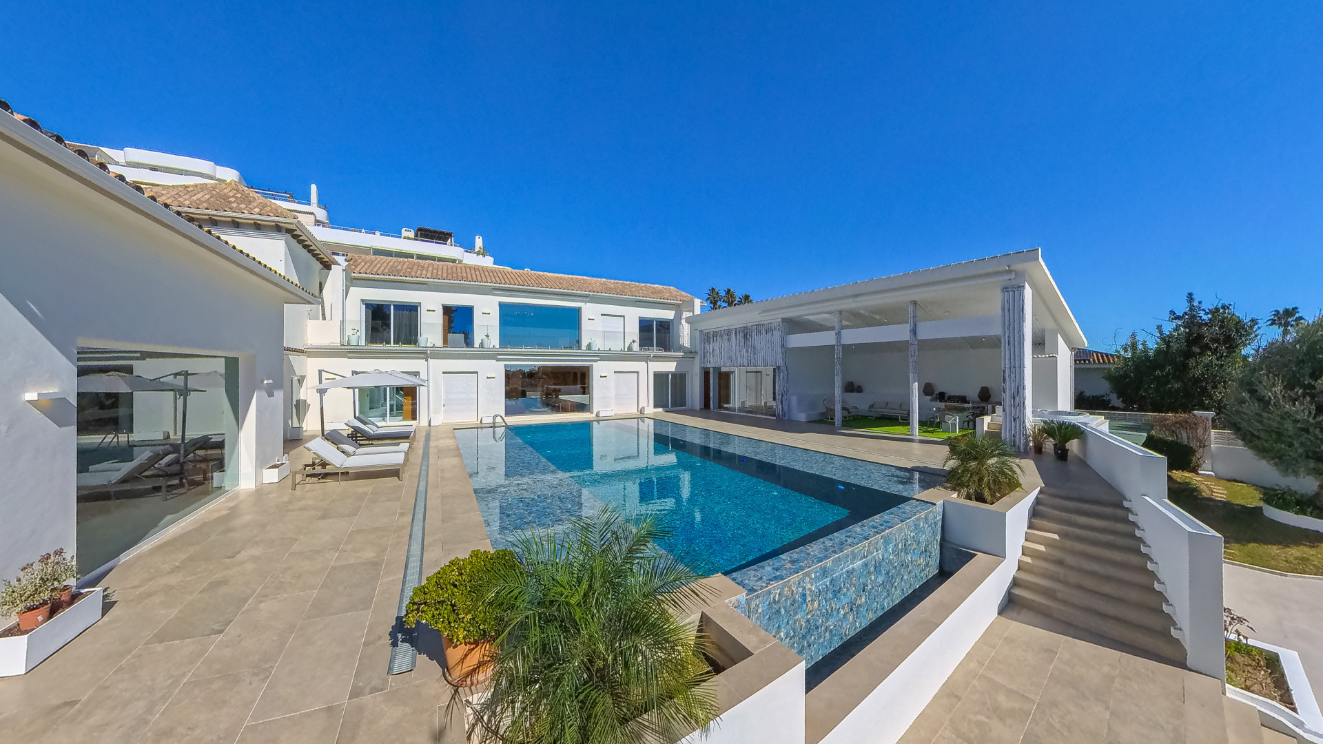 Casa de 7 Dormitorios y 7 Baños en venta en Guadalmina Alta, San Pedro de Alcántara