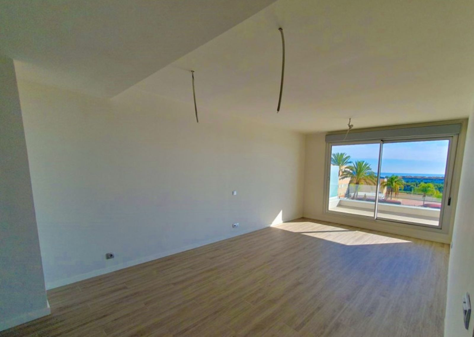 Piso de 3 Dormitorios en venta en Cancelada, Estepona