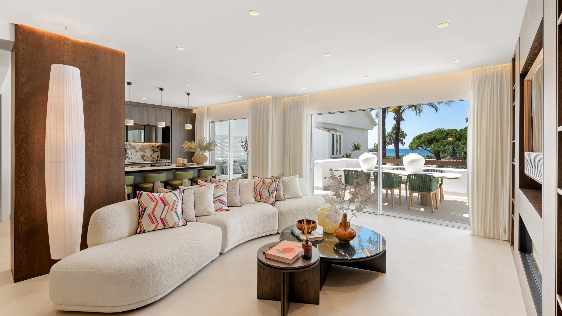 Piso de 3 Dormitorios y 2 Baños en venta en Los Monteros, Marbella