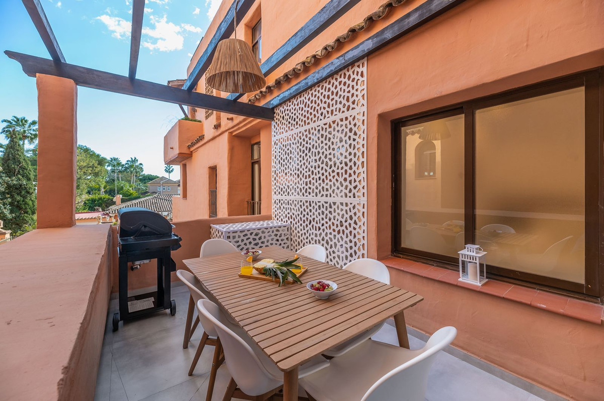 Piso de 5 Dormitorios en venta en Nueva Milla de Oro, Estepona