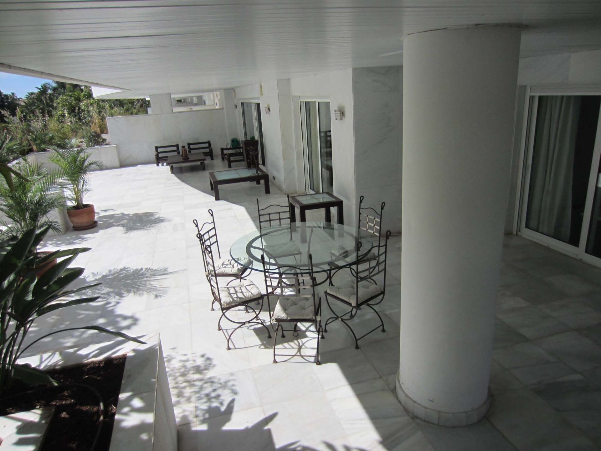 Piso de 4 Dormitorios en venta en Nueva Andalucía, Marbella