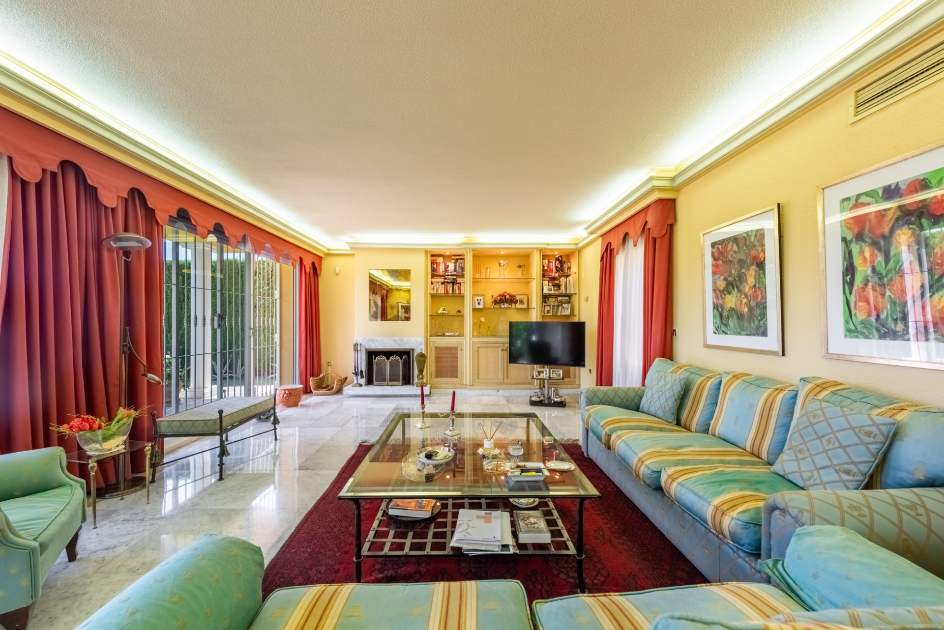 Casa de 5 Dormitorios en venta en Estepona