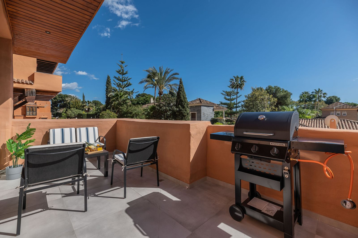 Piso de 5 Dormitorios en venta en Nueva Milla de Oro, Estepona