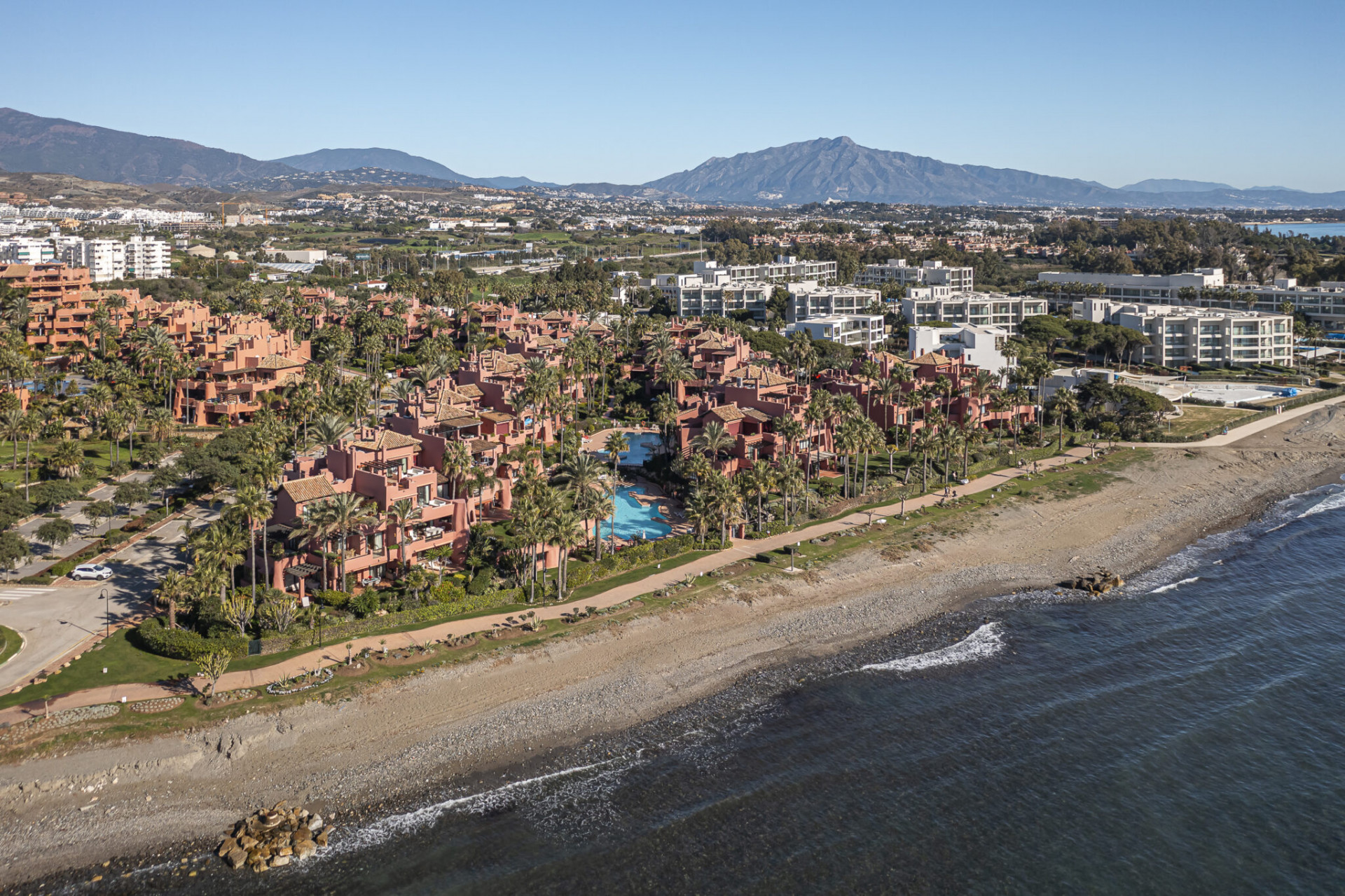 Piso de 3 Dormitorios y 2 Baños en venta en Estepona