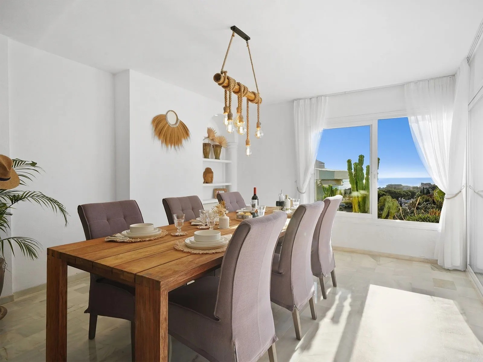 Piso de 2 Dormitorios y 2 Baños en venta en Cabopino, Marbella