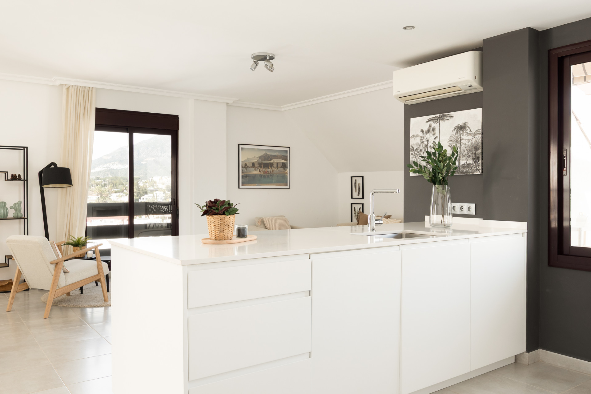 Ático de 4 Dormitorios y 2 Baños en venta en Nueva Andalucía, Marbella