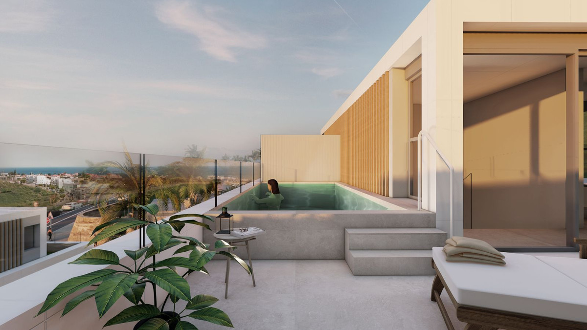 Casa Adosada de 4 Dormitorios en venta en Estepona