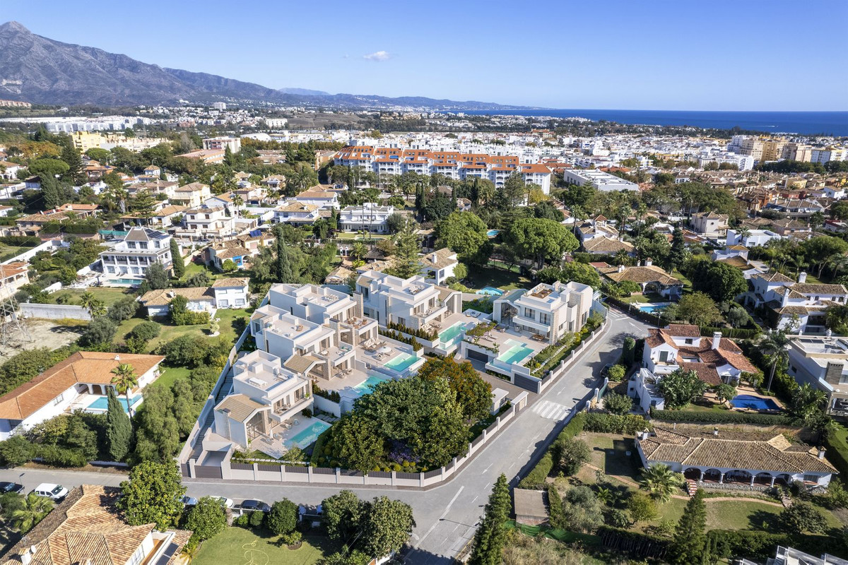 Casa de 5 Dormitorios y 4 Baños en venta en San Pedro de Alcántara