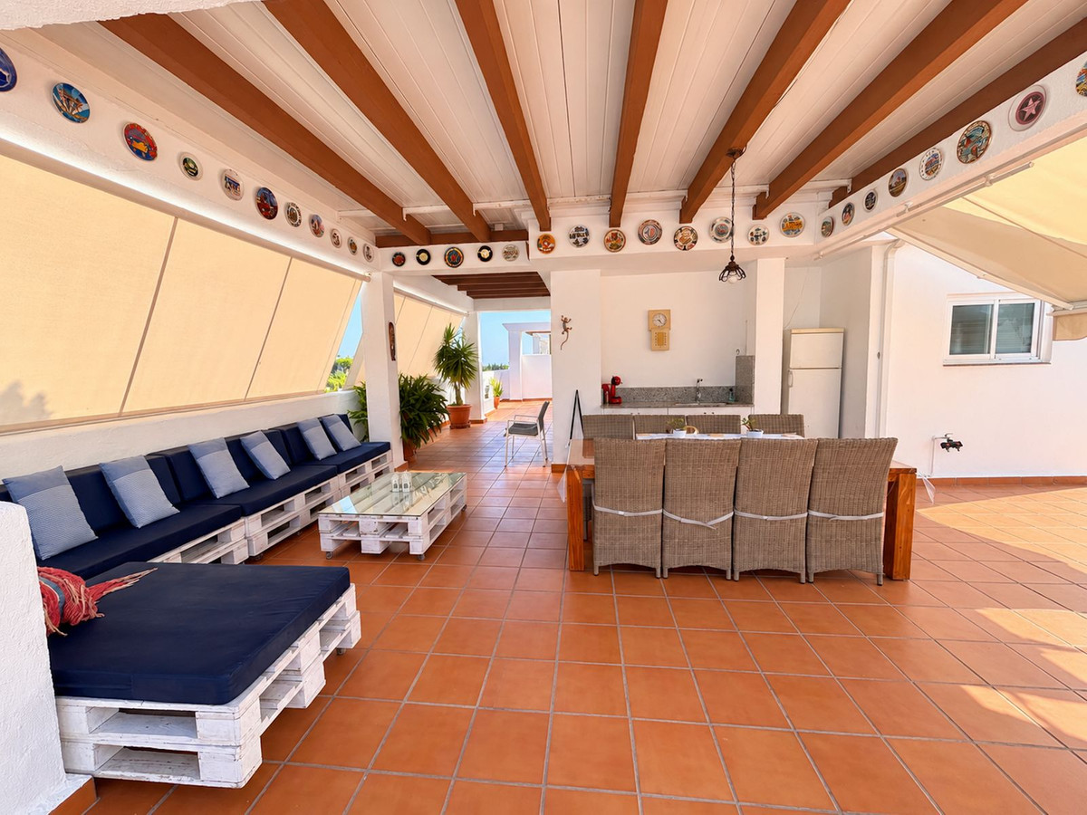 Ático de 3 Dormitorios y 3 Baños en venta en Estepona