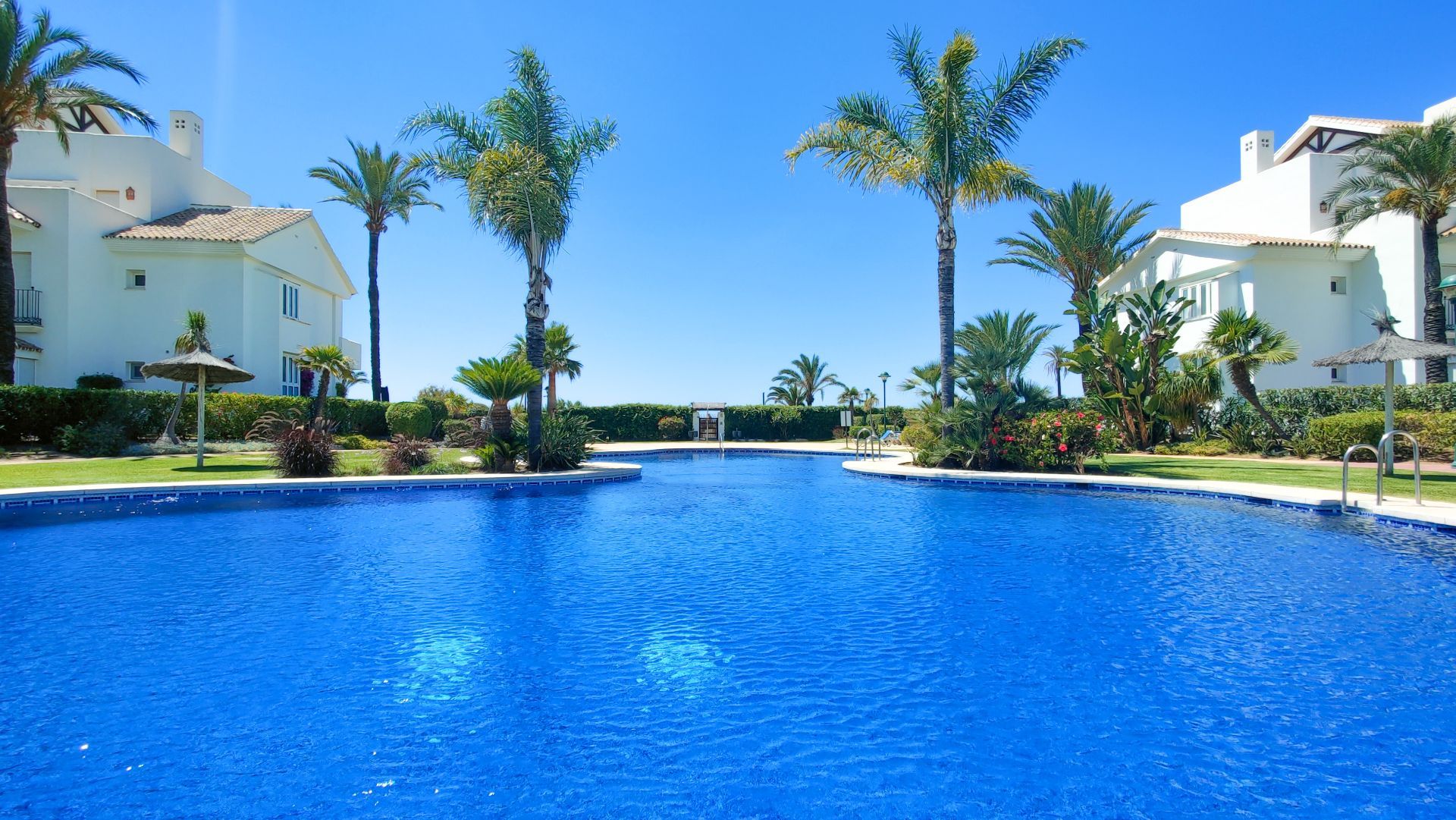 Piso de 3 Dormitorios en venta en Río Real, Marbella