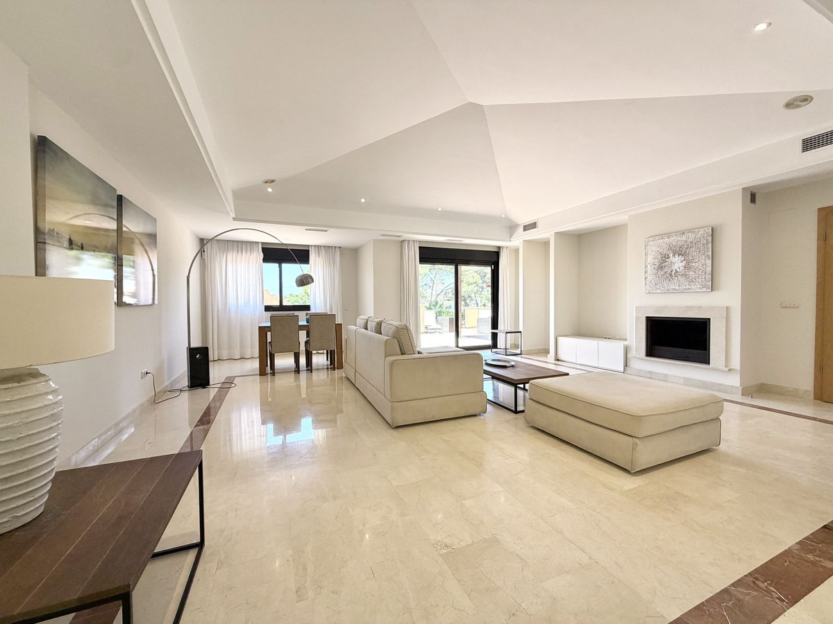 Piso de 2 Dormitorios en venta en Puerto Banús
