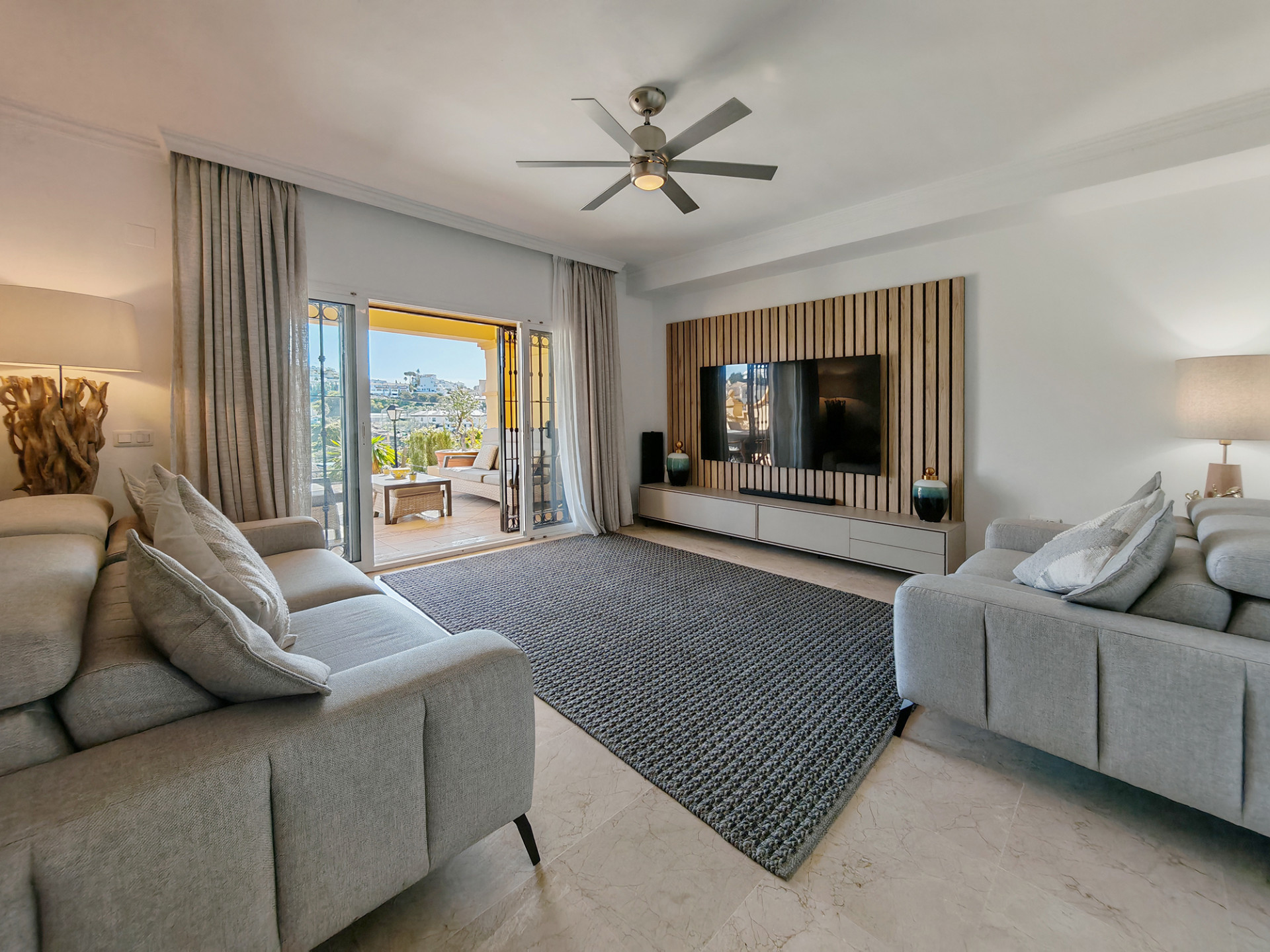 Casa Adosada de 4 Dormitorios y 3 Baños en venta en Riviera del Sol, Mijas