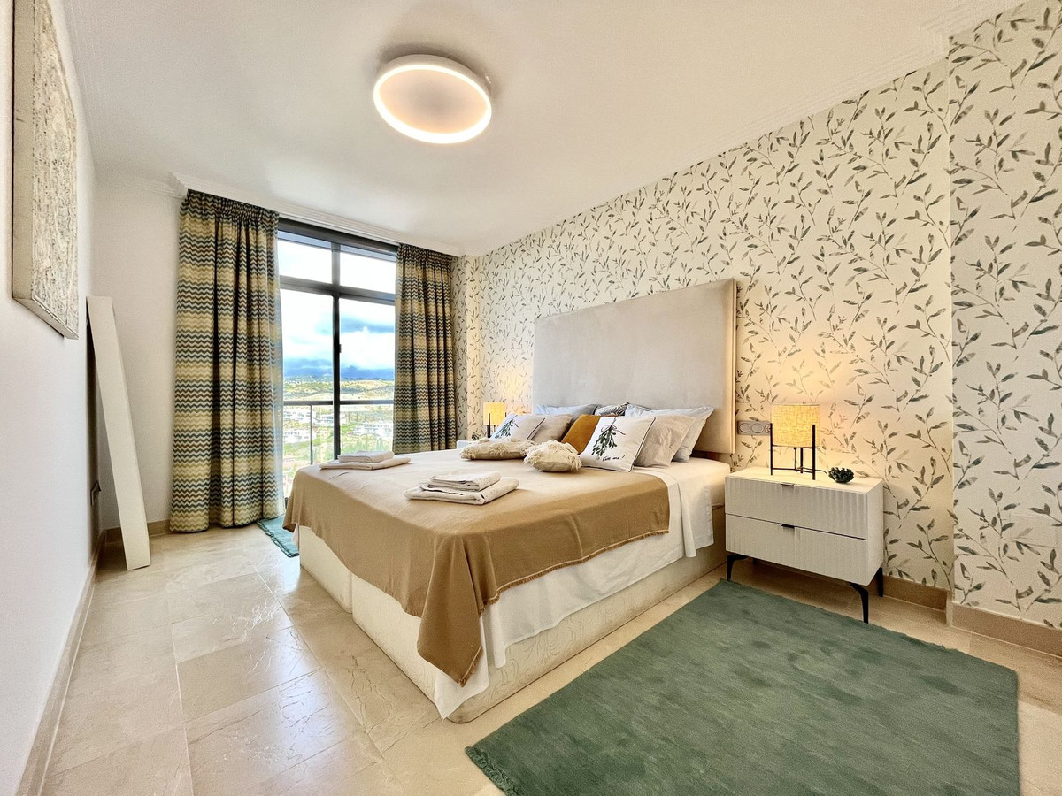 Piso de 2 Dormitorios y 2 Baños en venta en Los Flamingos, Benahavís