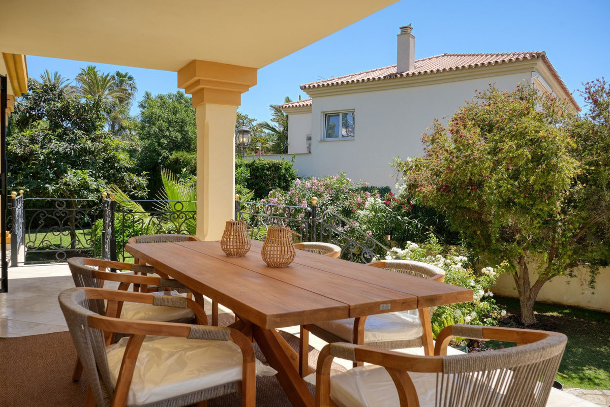 7 Bed, 4 Bath - Villa for Rent in Costabella, Marbella