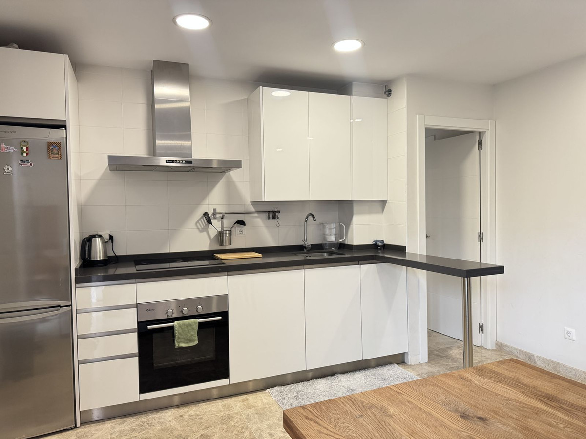 Piso de 2 Dormitorios y 2 Baños en venta en Nueva Andalucía, Marbella