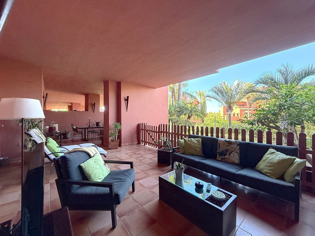 Piso de 4 Dormitorios y 3 Baños en venta en Cancelada, Estepona