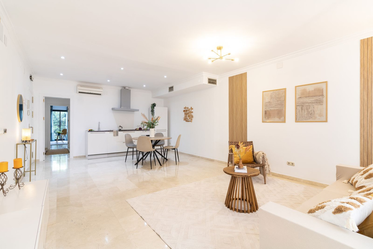 Piso de 2 Dormitorios y 2 Baños en venta en Puerto Banús