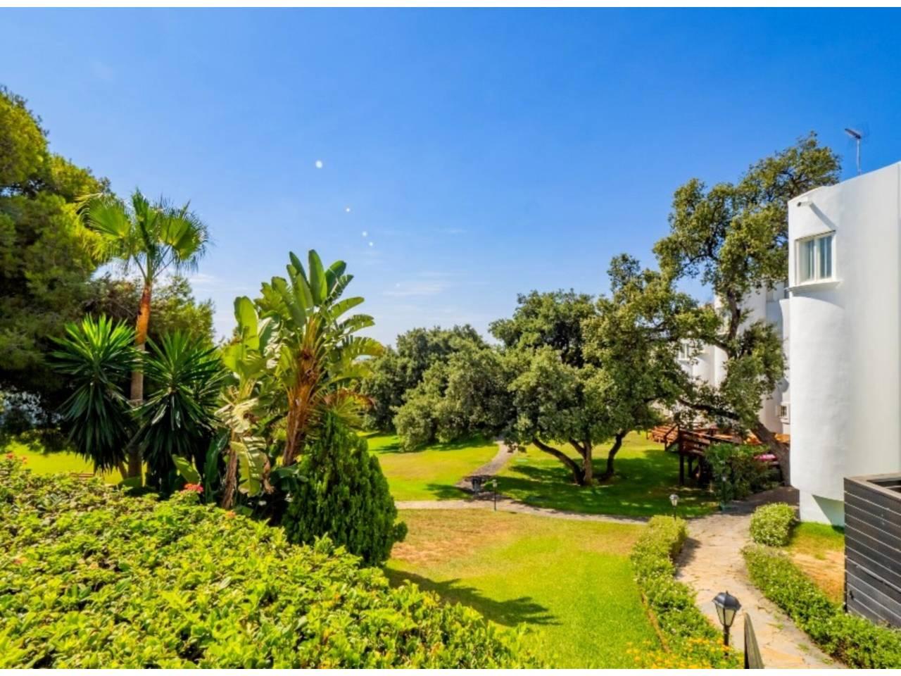 Casa Adosada de 3 Dormitorios y 3 Baños en venta en Marbella Centro