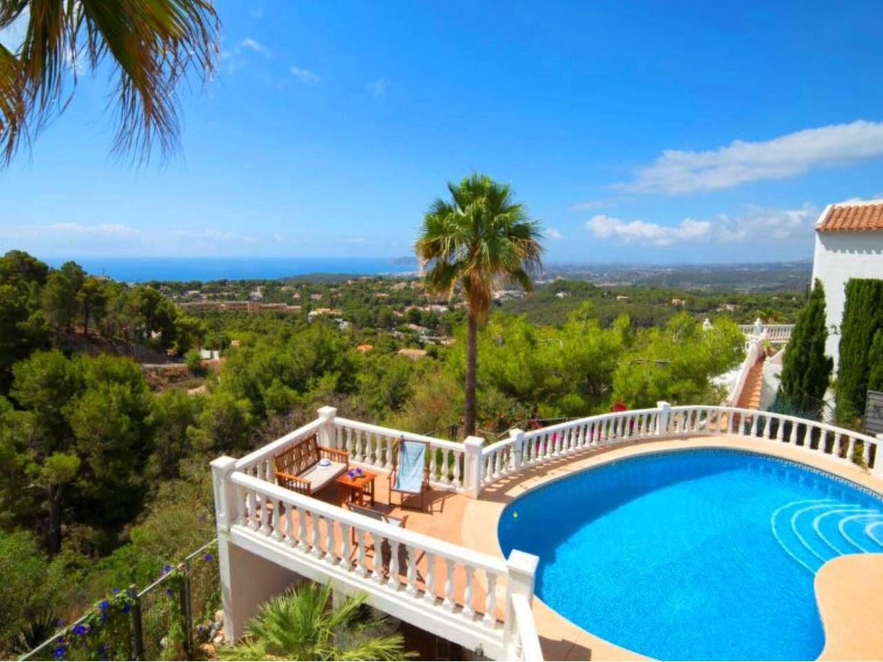 Casa Adosada de 4 Dormitorios y 3 Baños en venta en Altea
