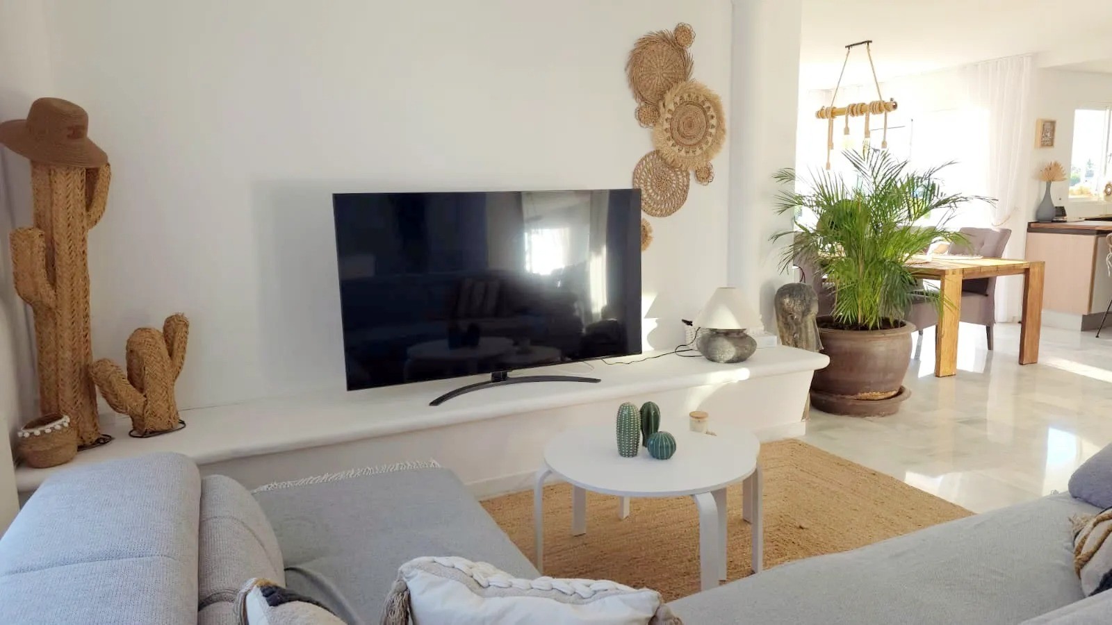 Piso de 2 Dormitorios y 2 Baños en venta en Cabopino, Marbella
