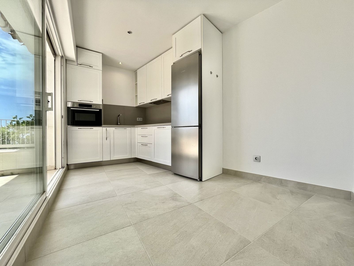 Piso de 1 Dormitorio en venta en Río Real, Marbella