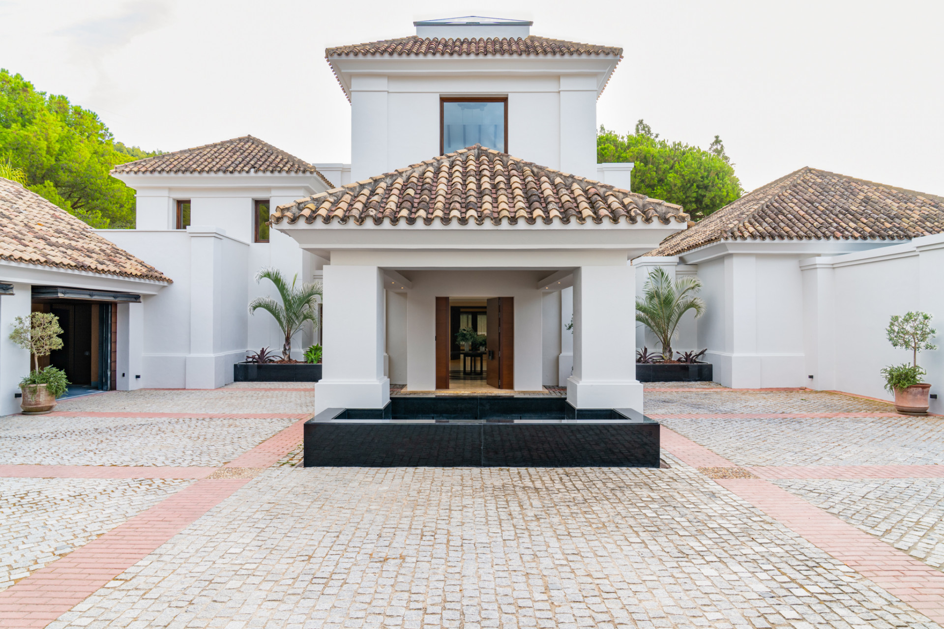 Casa de 6 Dormitorios y 3 Baños en venta en Milla de Oro, Marbella