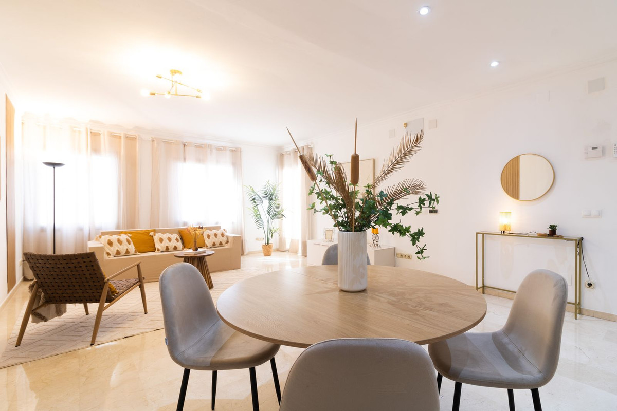 Piso de 2 Dormitorios y 2 Baños en venta en Puerto Banús