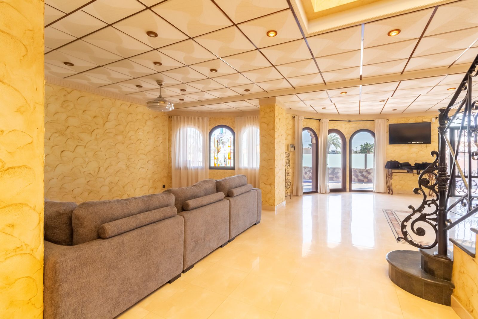 Casa de 4 Dormitorios y 6 Baños en venta en Orihuela Costa