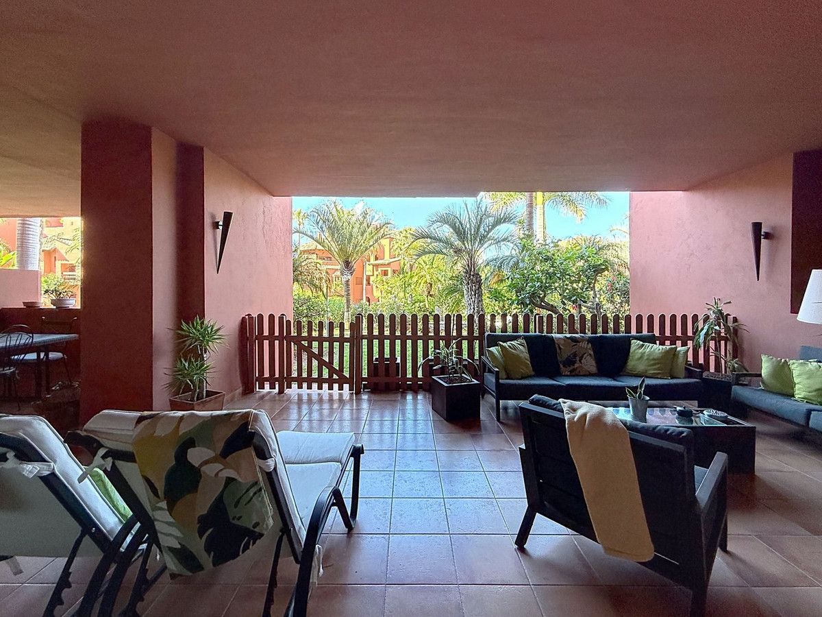 Piso de 4 Dormitorios y 3 Baños en venta en Cancelada, Estepona