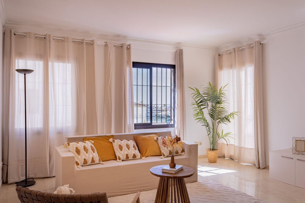 Piso de 2 Dormitorios y 2 Baños en venta en Puerto Banús