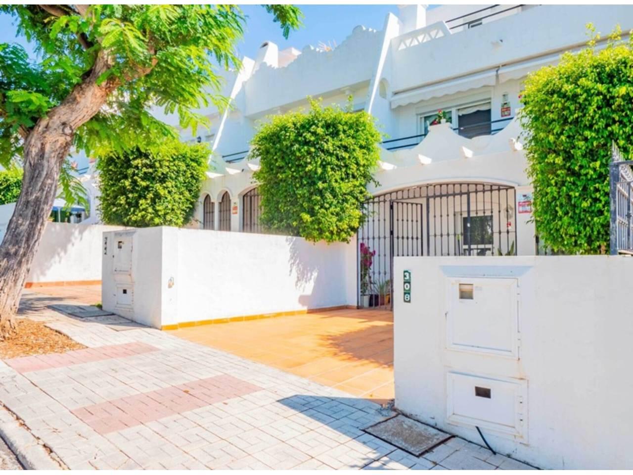 Casa Adosada de 3 Dormitorios y 3 Baños en venta en Marbella Centro