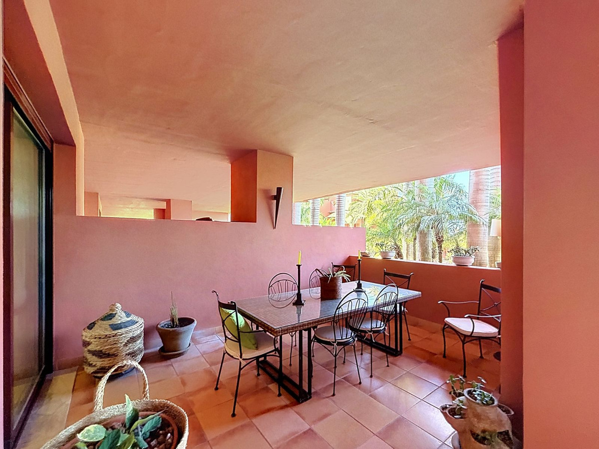 Piso de 4 Dormitorios y 3 Baños en venta en Cancelada, Estepona