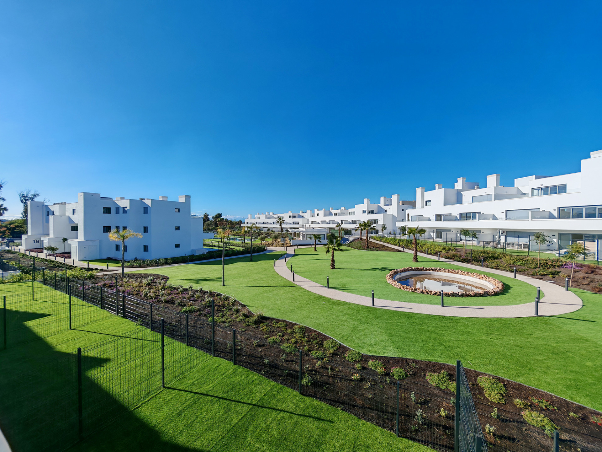 Piso de 2 Dormitorios en venta en Cancelada, Estepona