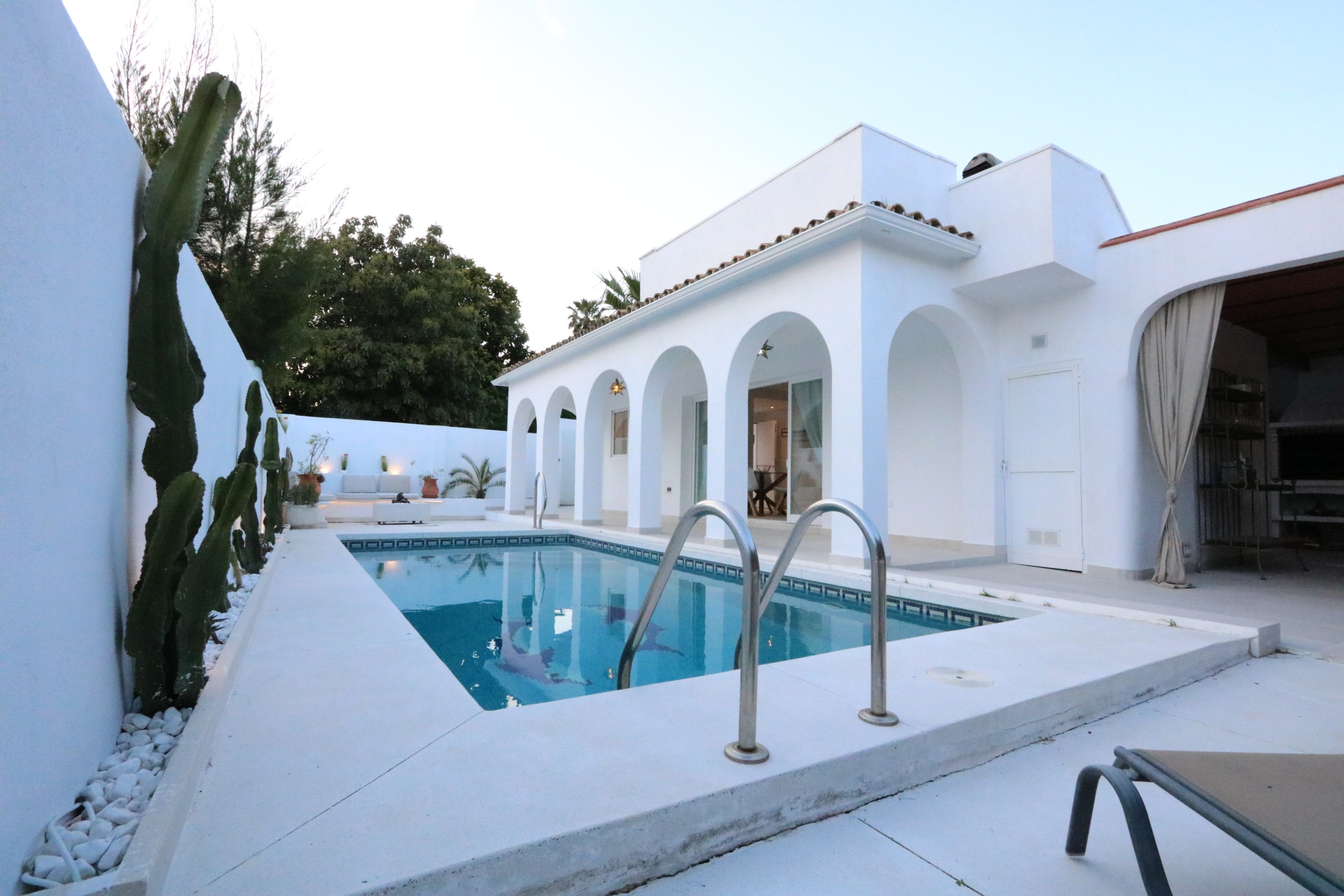 Casa de 3 Dormitorios y 3 Baños en venta en Costabella, Marbella