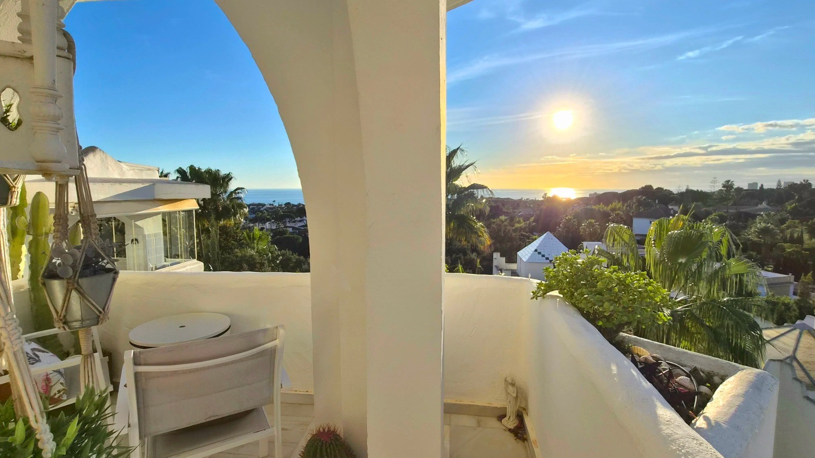 Piso de 2 Dormitorios y 2 Baños en venta en Cabopino, Marbella
