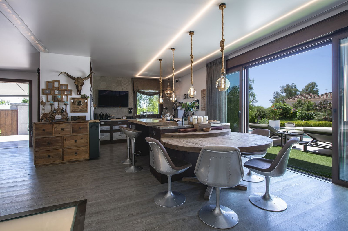 Casa de 6 Dormitorios y 8 Baños en venta en Benahavís