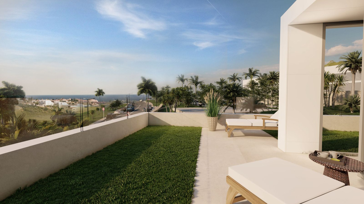 Casa Adosada de 4 Dormitorios en venta en Estepona