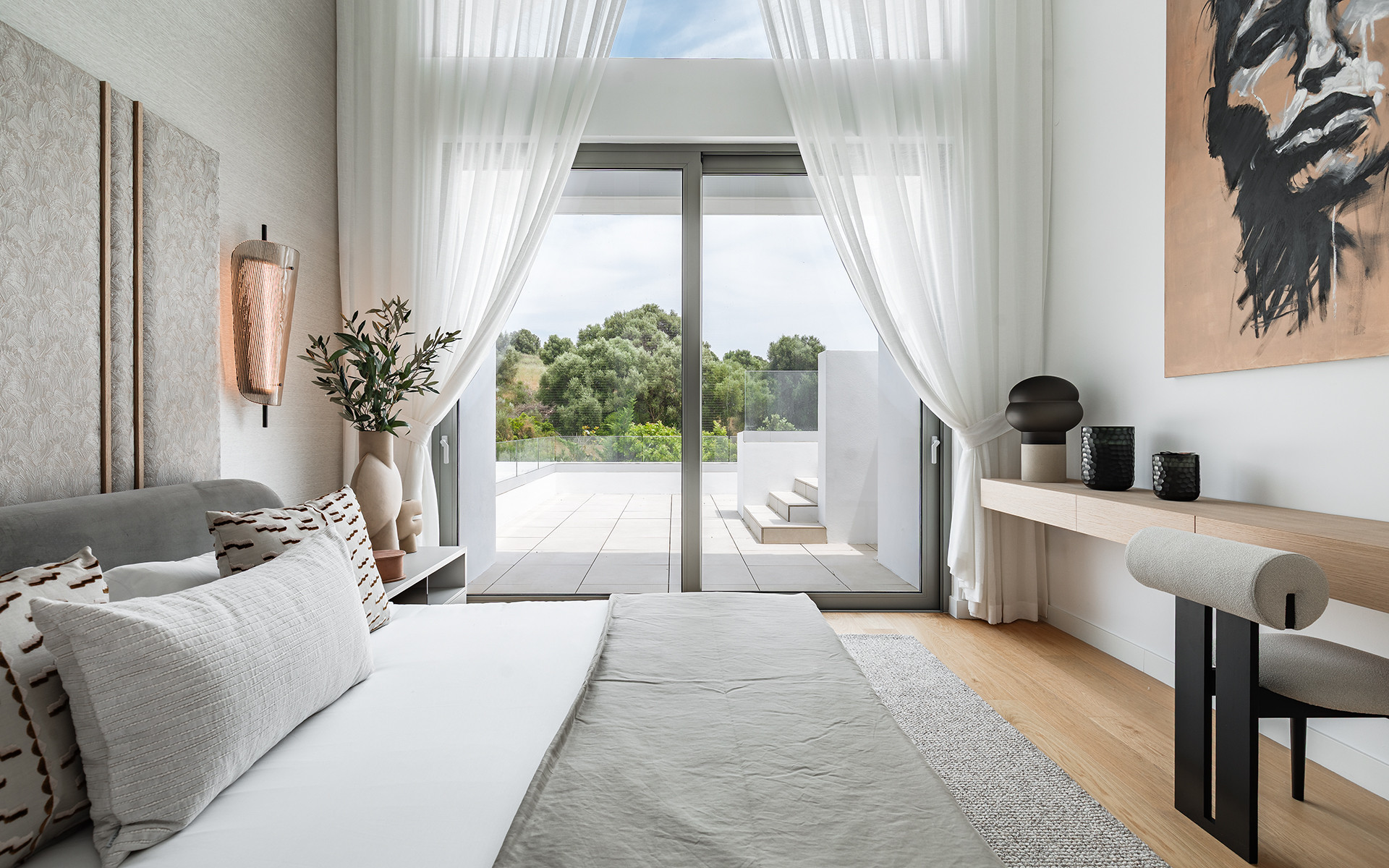 Casa de 5 Dormitorios y 5 Baños en venta en El Paraíso, Estepona