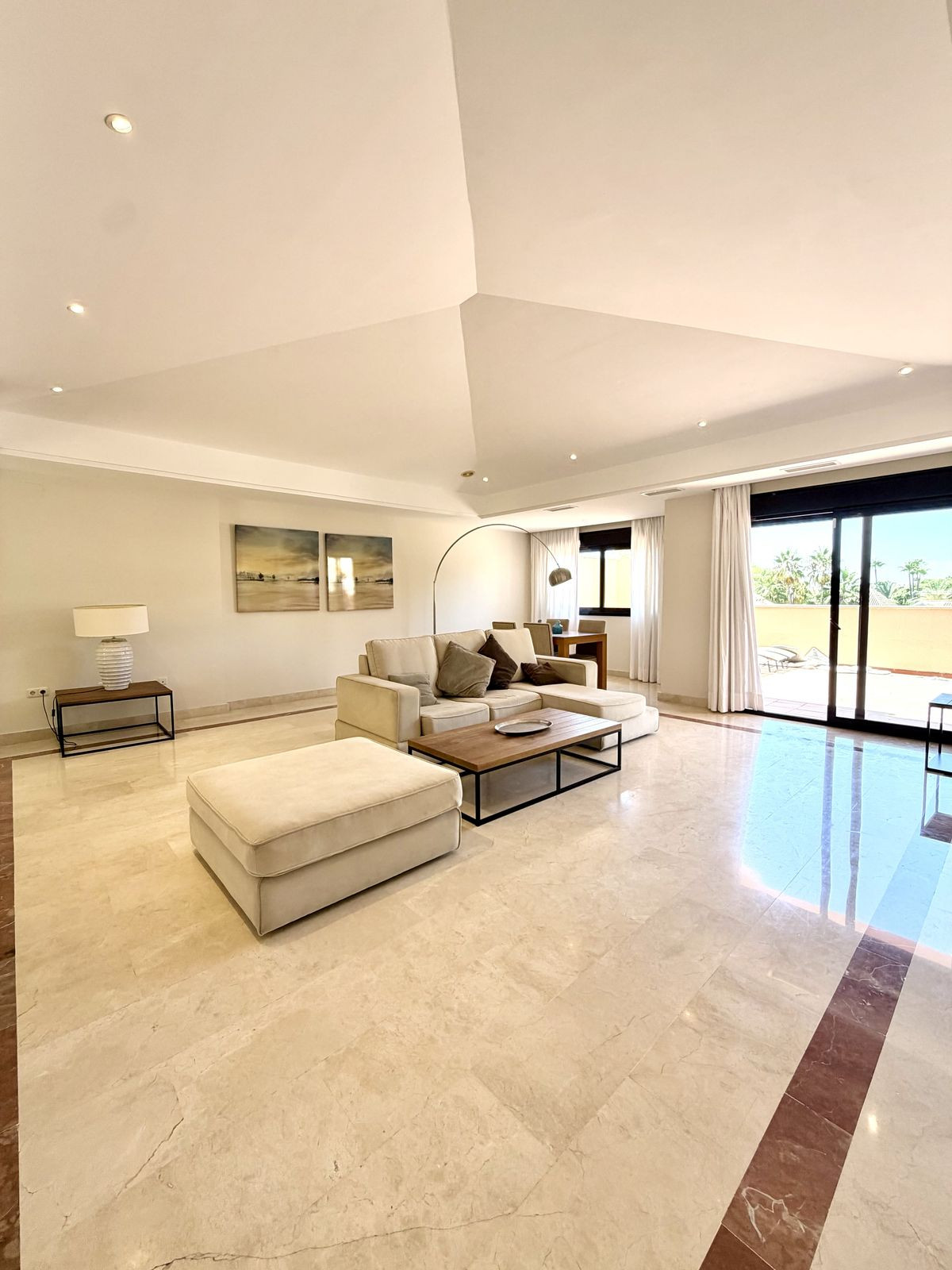 Piso de 2 Dormitorios en venta en Puerto Banús