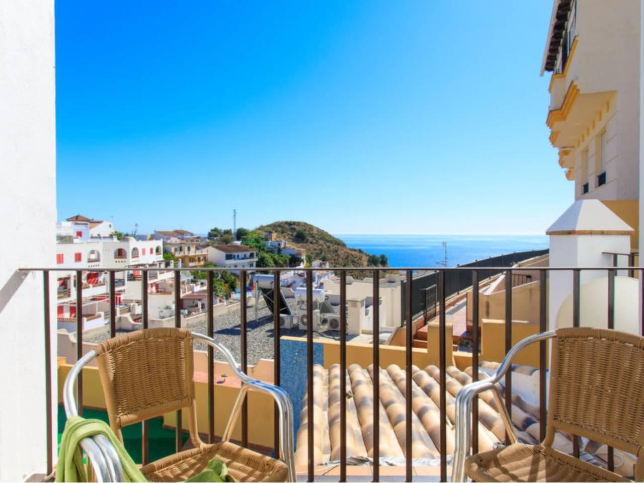 Casa Adosada de 5 Dormitorios y 2 Baños en venta en Almuñecar
