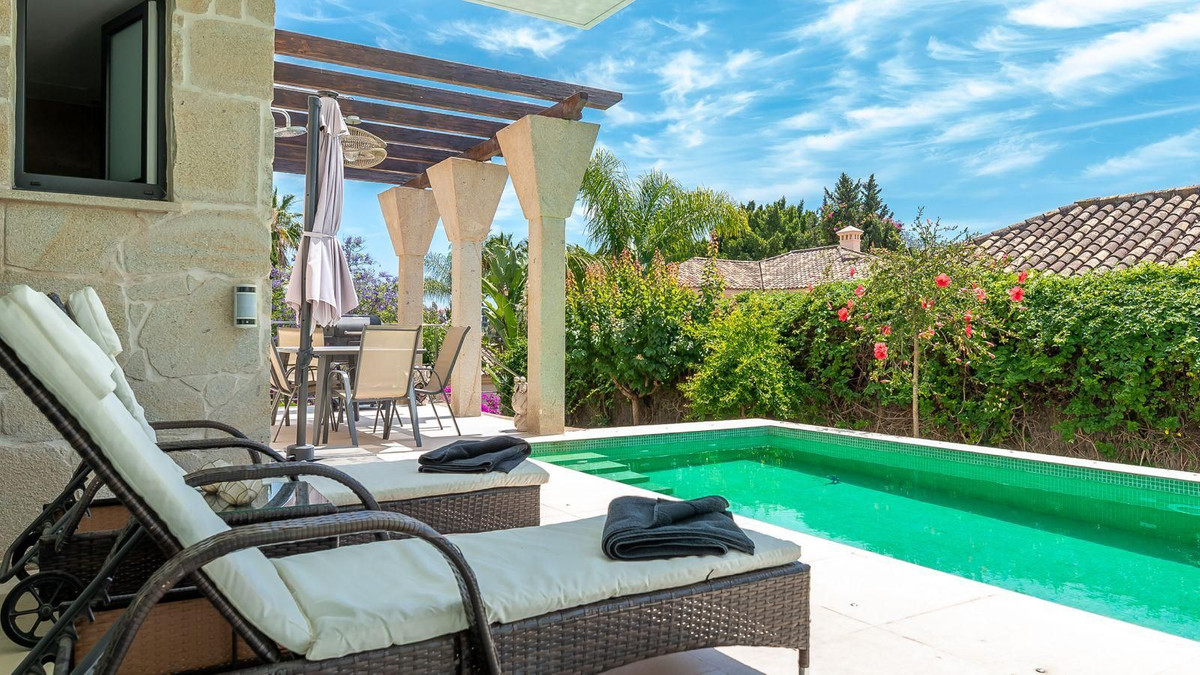 Casa de 5 Dormitorios en venta en Nueva Andalucía, Marbella