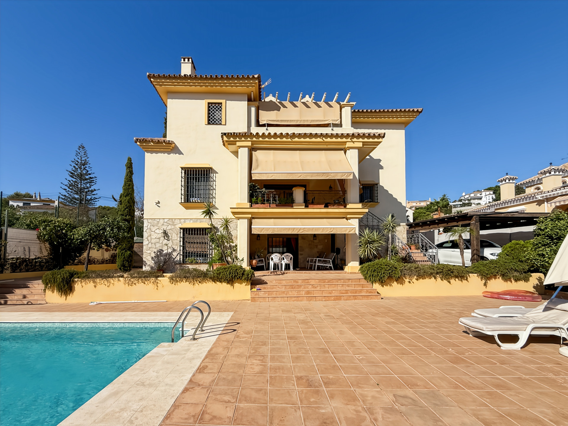 Casa de 5 Dormitorios en venta en Mijas