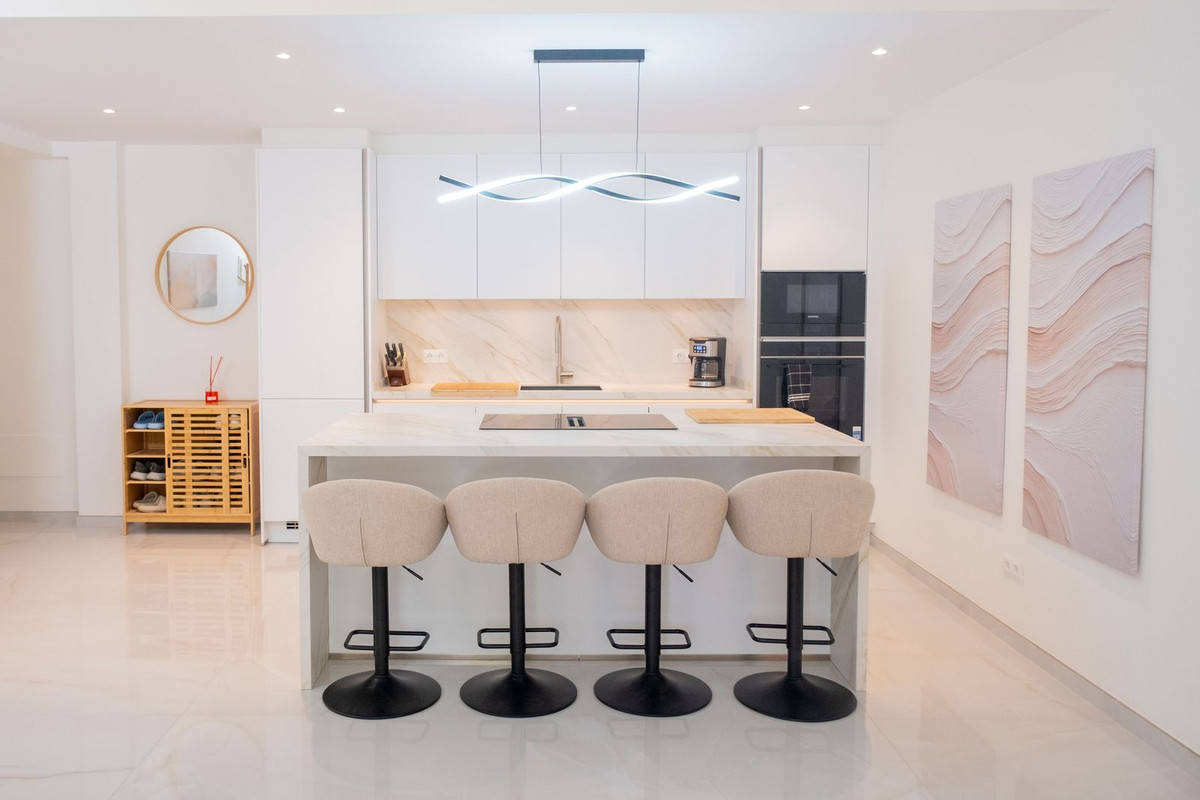 Piso de 3 Dormitorios y 2 Baños en alquiler vacacional en Nueva Andalucía, Marbella