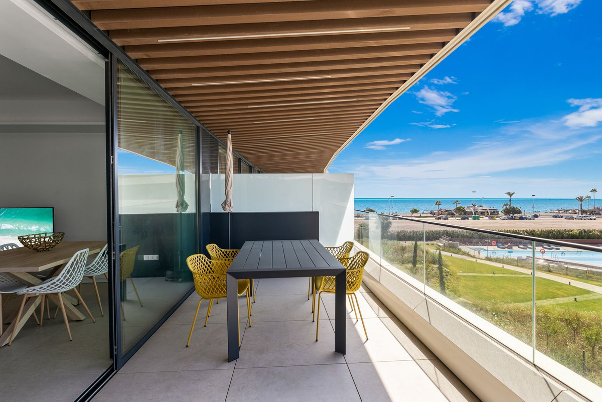 Piso de 2 Dormitorios y 2 Baños en venta en Torremolinos