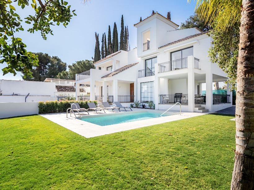 Casa de 3 Dormitorios y 2 Baños en venta en La Alqueria, Estepona